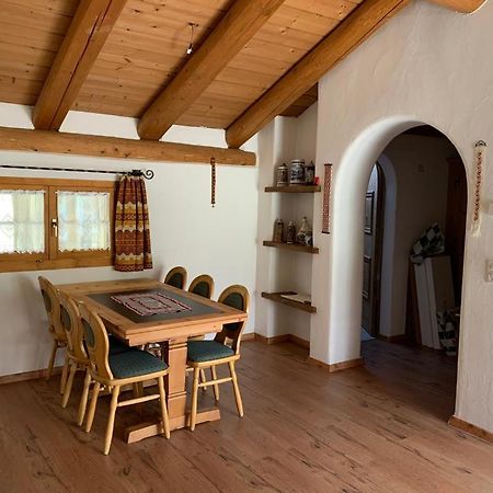 Ferienwohnung Jalet Tschierv Buitenkant foto